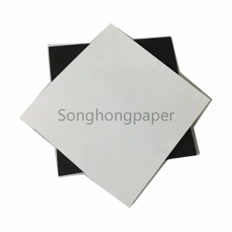Mặt sau được phủ bảng hai mặt màu xám